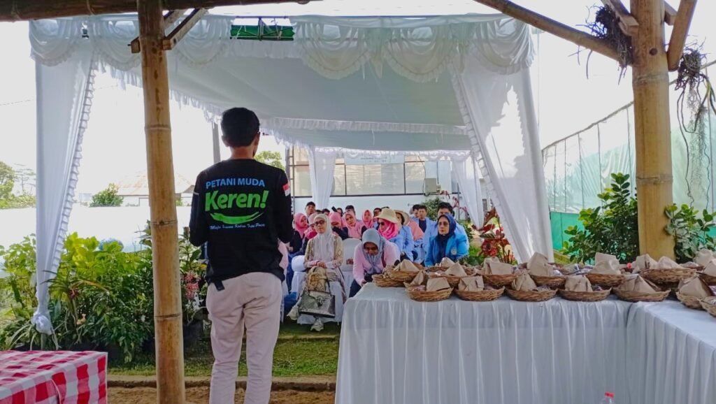 Pelatihan penggunaan teknologi smart farming bersama petani